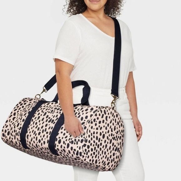 NWT Universal Thread Animal Print Duffel Bag - Picture 2 of 12